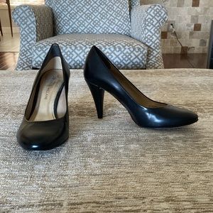 Antonio Melani Black Leather Pump